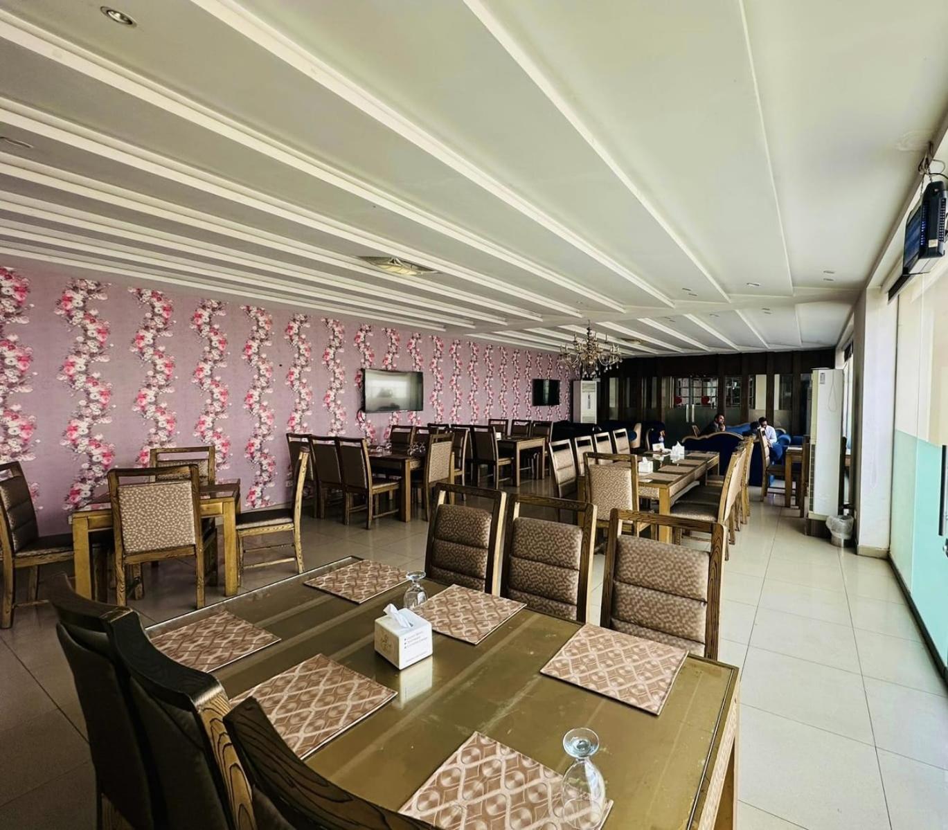 Grand Regent Hotel And Suites Фейсалабад Экстерьер фото