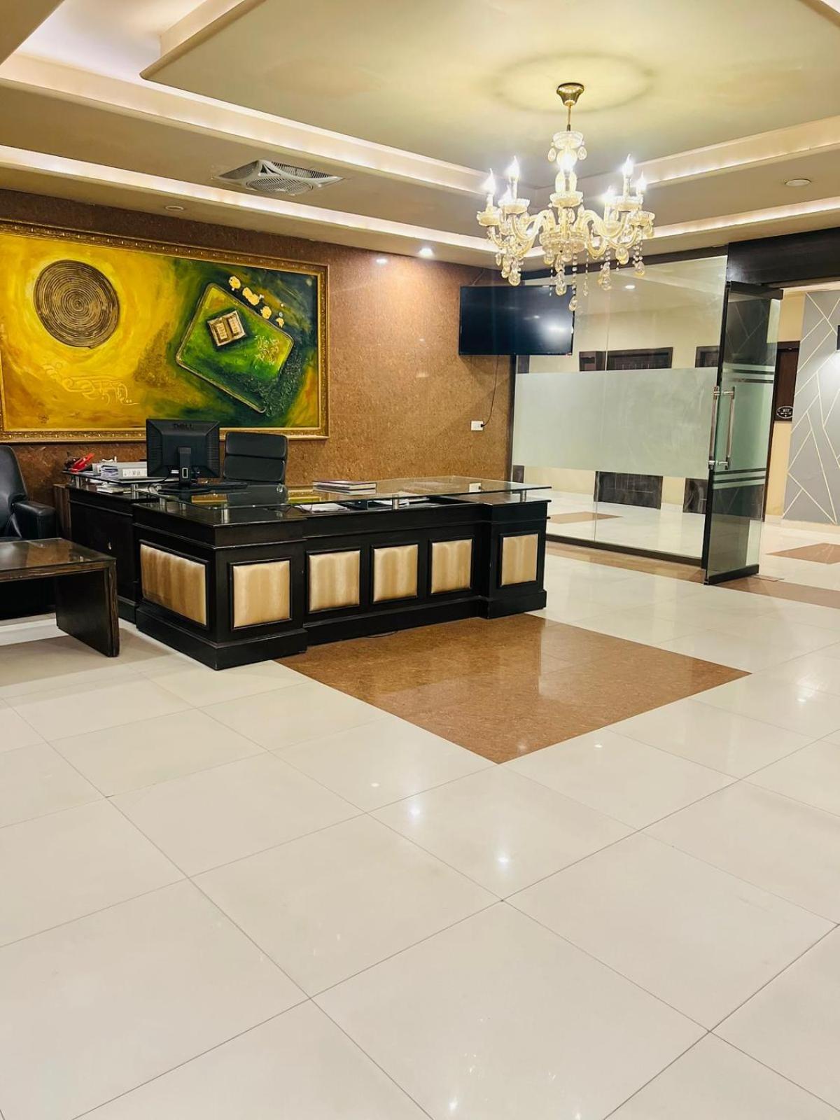 Grand Regent Hotel And Suites Фейсалабад Экстерьер фото
